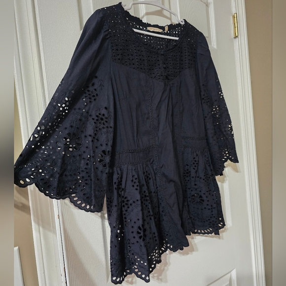 Soft Surroundings Alejandra Eyelet Tunic, Peplum Hem, 3/4 Bell Sleeves, EUC! - Picture 3 of 13